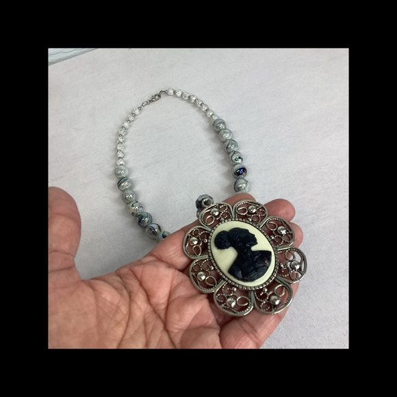 Elegant Black and Silver Cameo Pendant Necklace - Picture 2 of 5